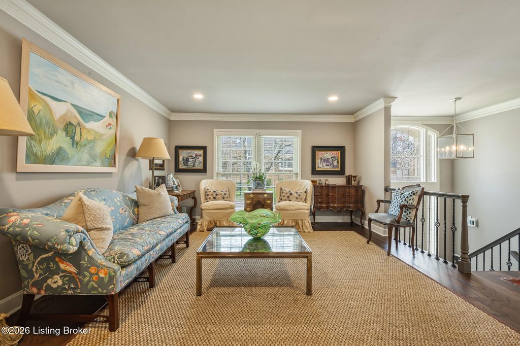 1202 Wellington Pl, Louisville, KY 40207