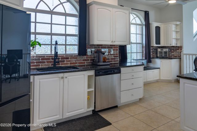 6151 New Osprey Point, Weeki Wachee, FL 34607
