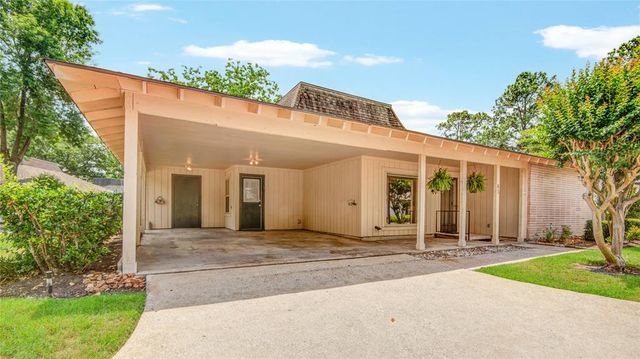 45 Champions Colony E, Houston, TX 77069