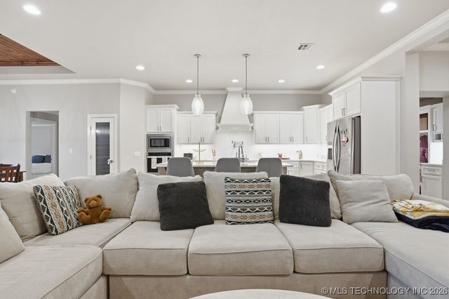 2818 E Quaker Street, Broken Arrow, OK 74014