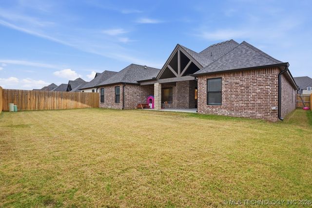 2818 E Quaker Street, Broken Arrow, OK 74014