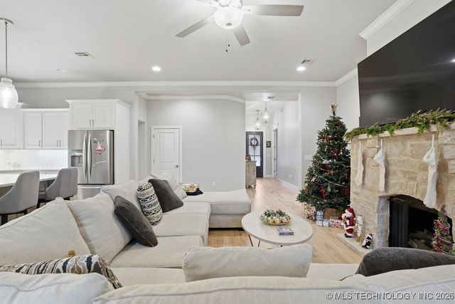 2818 E Quaker Street, Broken Arrow, OK 74014