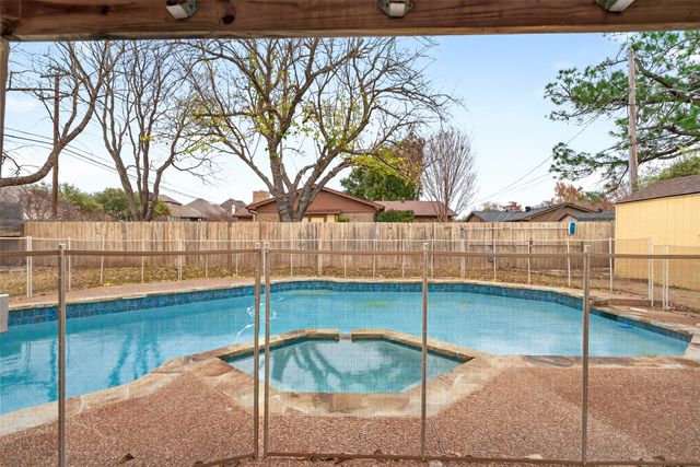2032 Briar Trail, Hurst, TX 76054