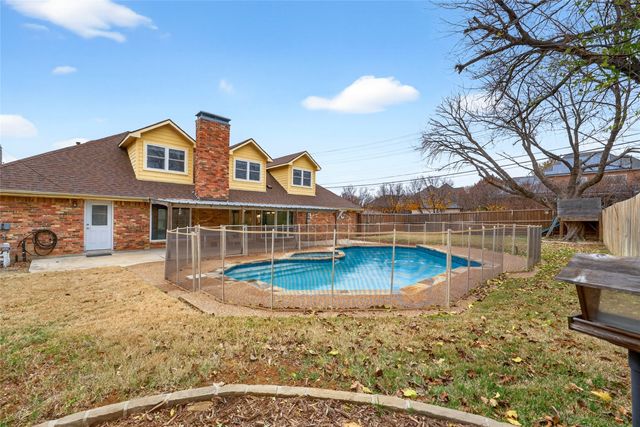 2032 Briar Trail, Hurst, TX 76054