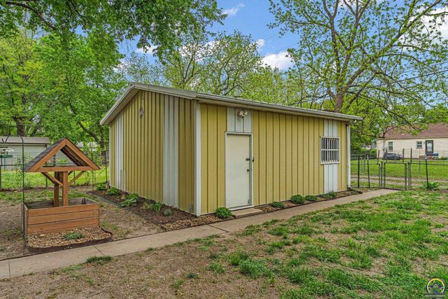 1926 NW Taylor ST, Topeka, KS 66608