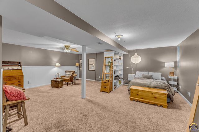 1926 NW Taylor ST, Topeka, KS 66608