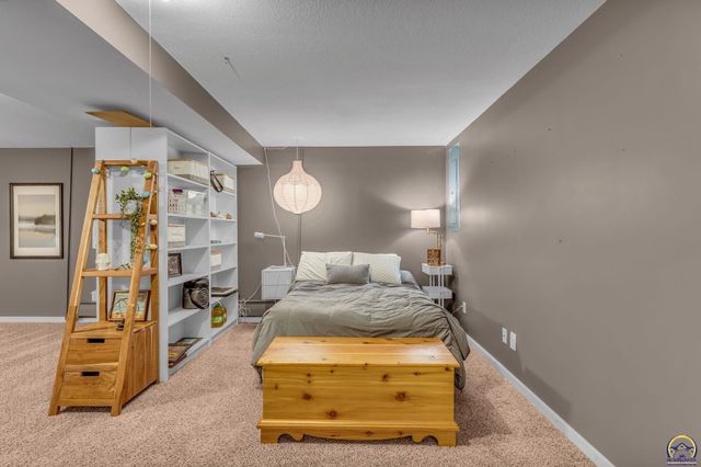 1926 NW Taylor ST, Topeka, KS 66608