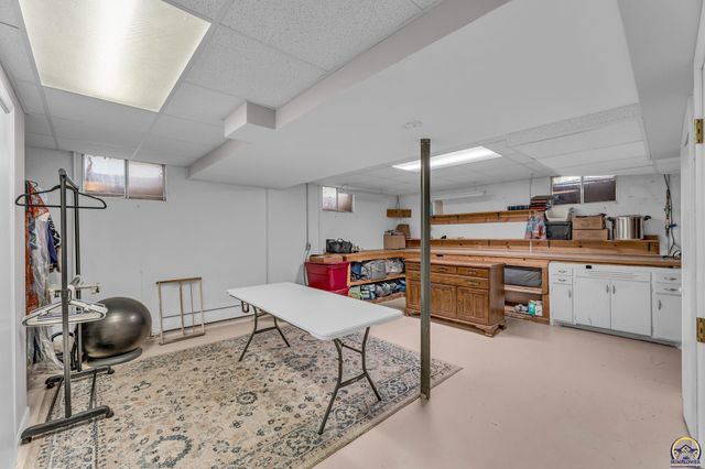 1926 NW Taylor ST, Topeka, KS 66608