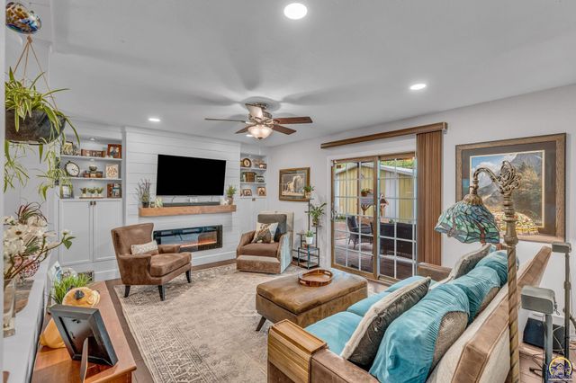 1926 NW Taylor ST, Topeka, KS 66608