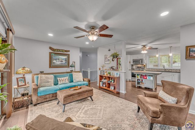 1926 NW Taylor ST, Topeka, KS 66608