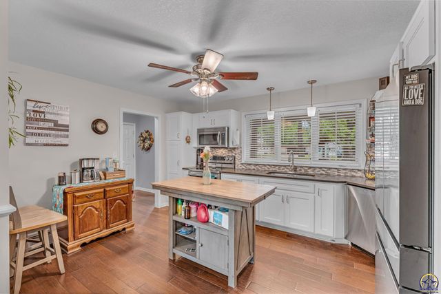 1926 NW Taylor ST, Topeka, KS 66608