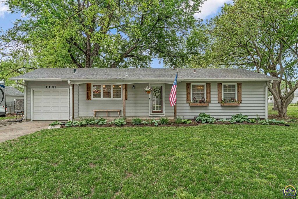 1926 NW Taylor ST, Topeka, KS 66608