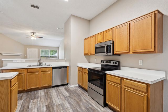845 Beaver Creek Drive, Burleson, TX 76028