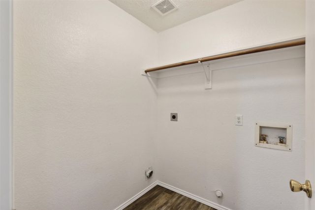 845 Beaver Creek Drive, Burleson, TX 76028
