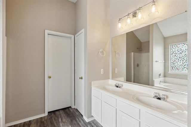 845 Beaver Creek Drive, Burleson, TX 76028
