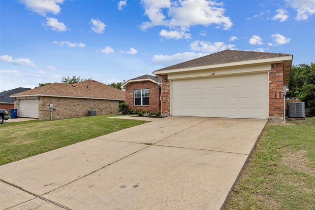 845 Beaver Creek Drive, Burleson, TX 76028
