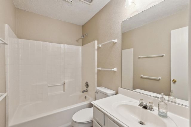 845 Beaver Creek Drive, Burleson, TX 76028