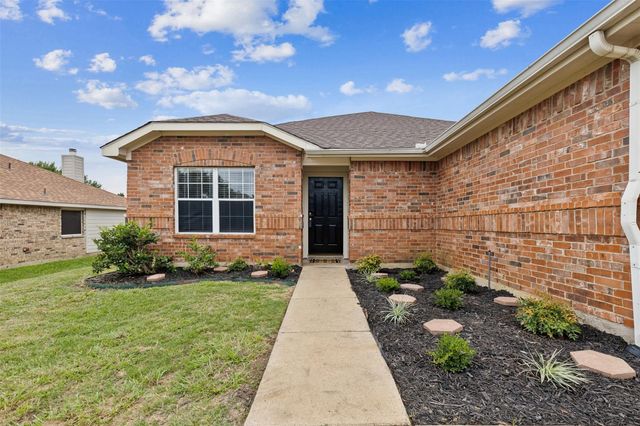 845 Beaver Creek Drive, Burleson, TX 76028