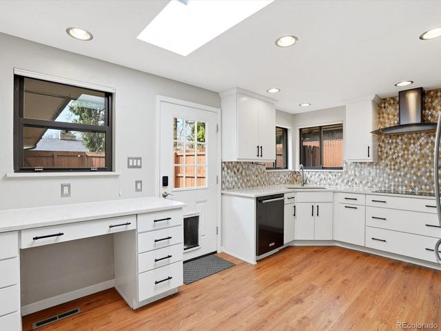 8524 W 10th Avenue, Lakewood, CO 80215