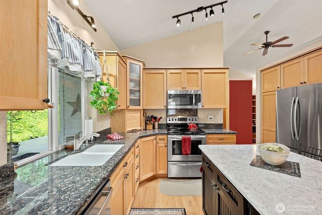 511 E Old Ranch Road, Allyn, WA 98524