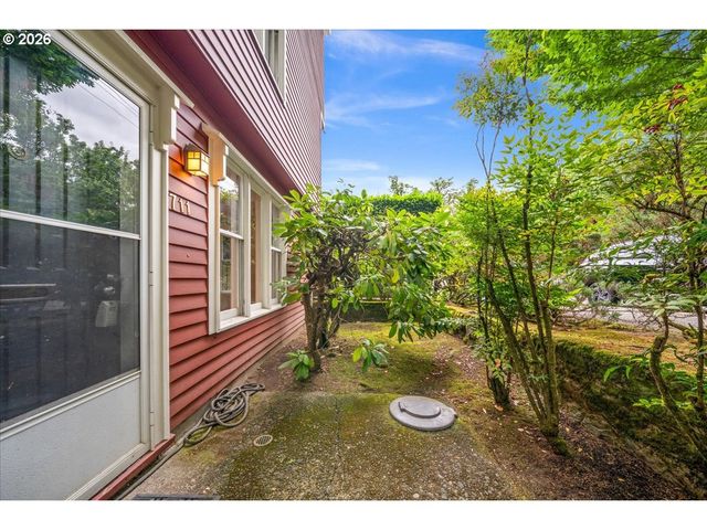 711 Nw 20TH Ave, Portland, OR 97209