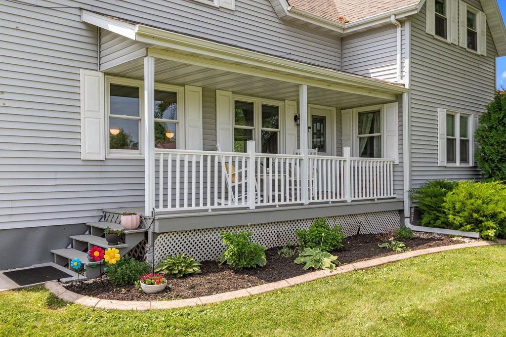 1305 WHIPPLETREE LANE, Neenah, WI 54956