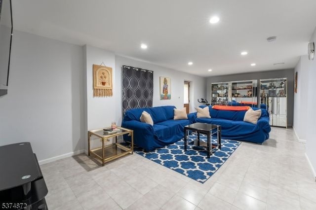 241 Morrissee Ave, Haledon Boro, NJ 07508