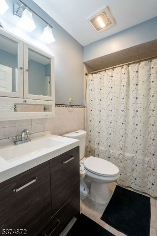 241 Morrissee Ave, Haledon Boro, NJ 07508
