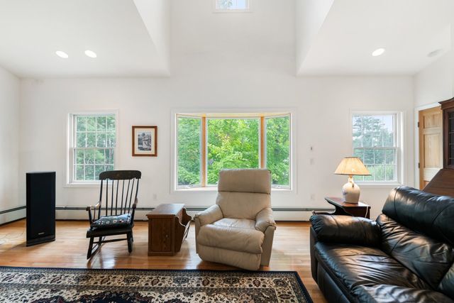 263 Barrett Road, New London, NH 03257