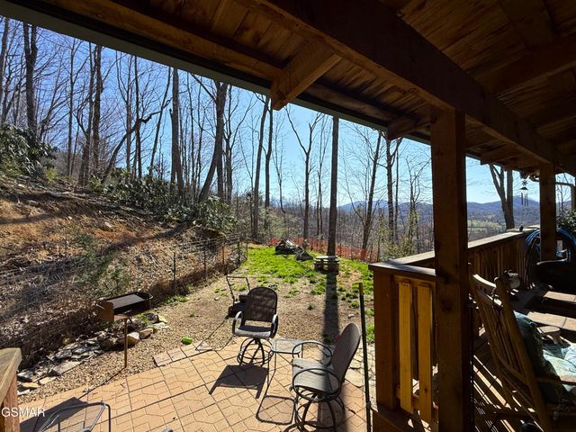 180 N Grand Country, Cosby, TN 37722