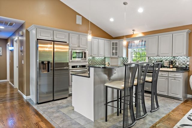 1084 Laurel St, Fall River, MA 02721