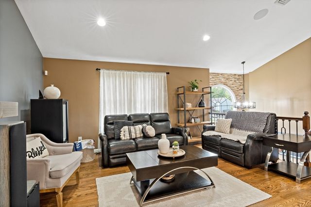 1084 Laurel St, Fall River, MA 02721