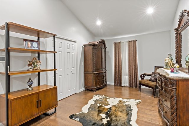 1084 Laurel St, Fall River, MA 02721
