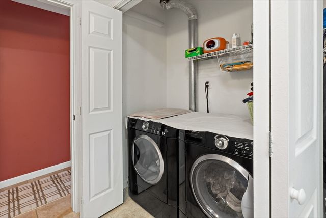 1084 Laurel St, Fall River, MA 02721