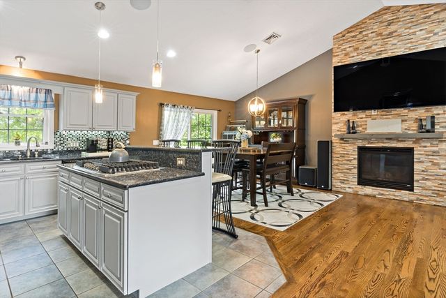1084 Laurel St, Fall River, MA 02721