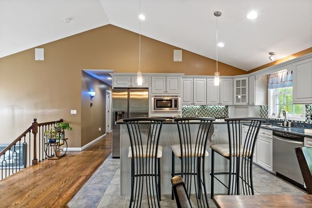 1084 Laurel St, Fall River, MA 02721