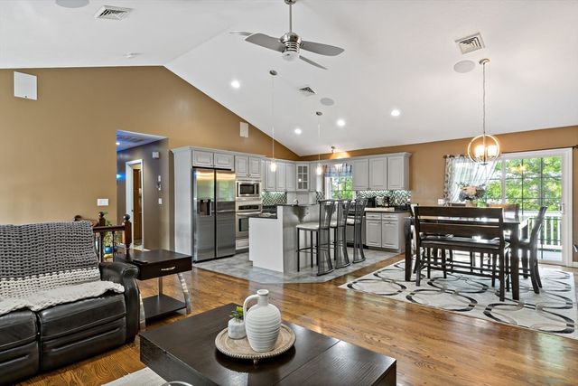 1084 Laurel St, Fall River, MA 02721