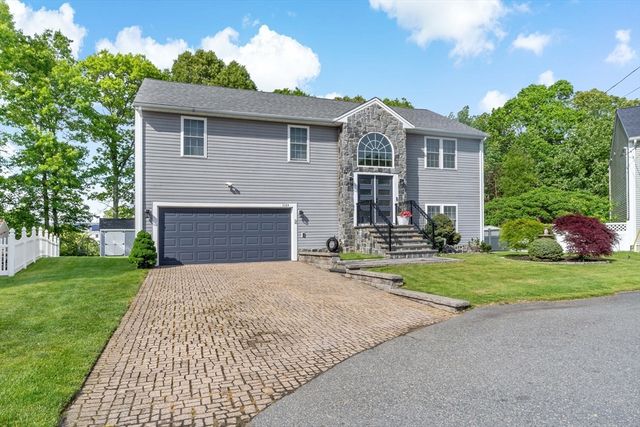 1084 Laurel St, Fall River, MA 02721