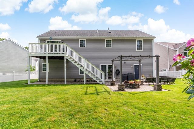 1084 Laurel St, Fall River, MA 02721