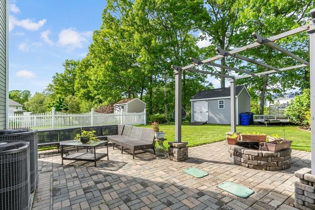 1084 Laurel St, Fall River, MA 02721