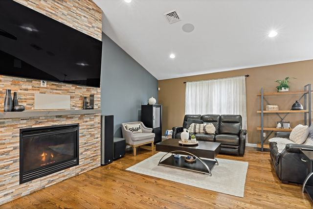 1084 Laurel St, Fall River, MA 02721