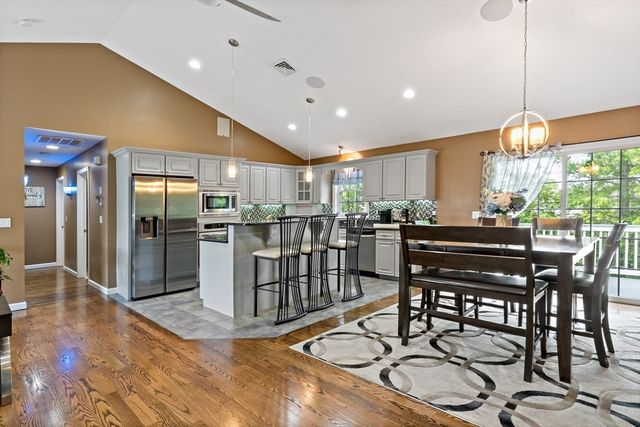 1084 Laurel St, Fall River, MA 02721