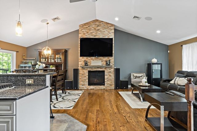 1084 Laurel St, Fall River, MA 02721