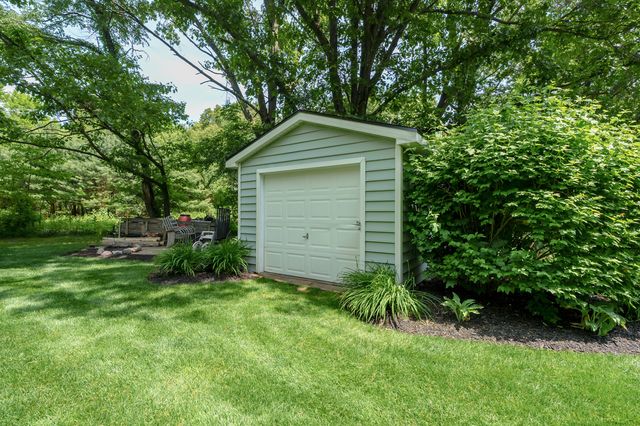 8514 Hathaway Road, Kalamazoo, MI 49009