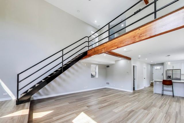 4305 N Mobile Avenue, Chicago, IL 60634