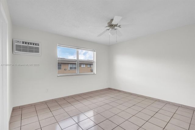 1154 W 35th St 224, Hialeah, FL 33012