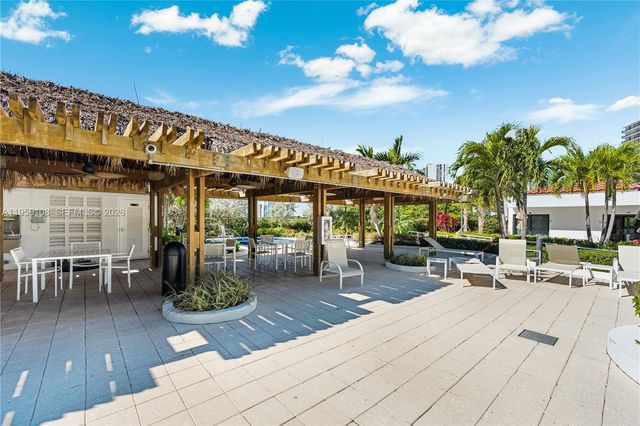 20281 E Country Club Dr M6, Aventura, FL 33180