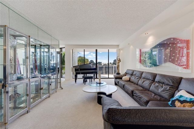 20281 E Country Club Dr M6, Aventura, FL 33180