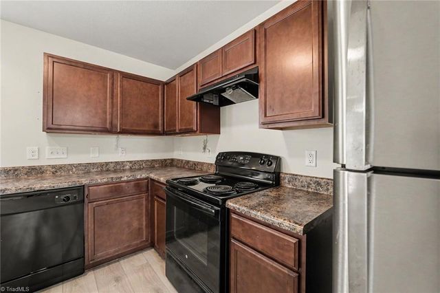 1168 Brooksridge Way, Whitsett, NC 27377