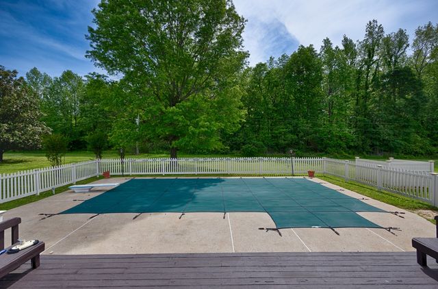 112 Chadwick Farms Dr, Fayetteville, TN 37334